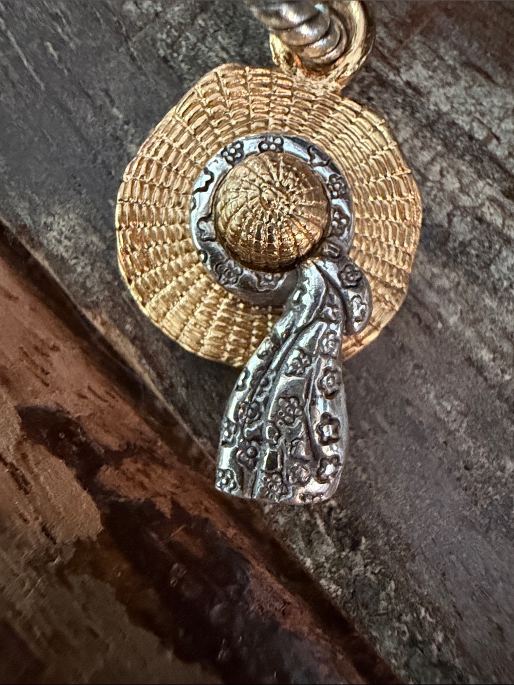 Brighton ABC By the Sea Hat Charm, two-tone summertime fun charm preloved - Picture 9 of 9